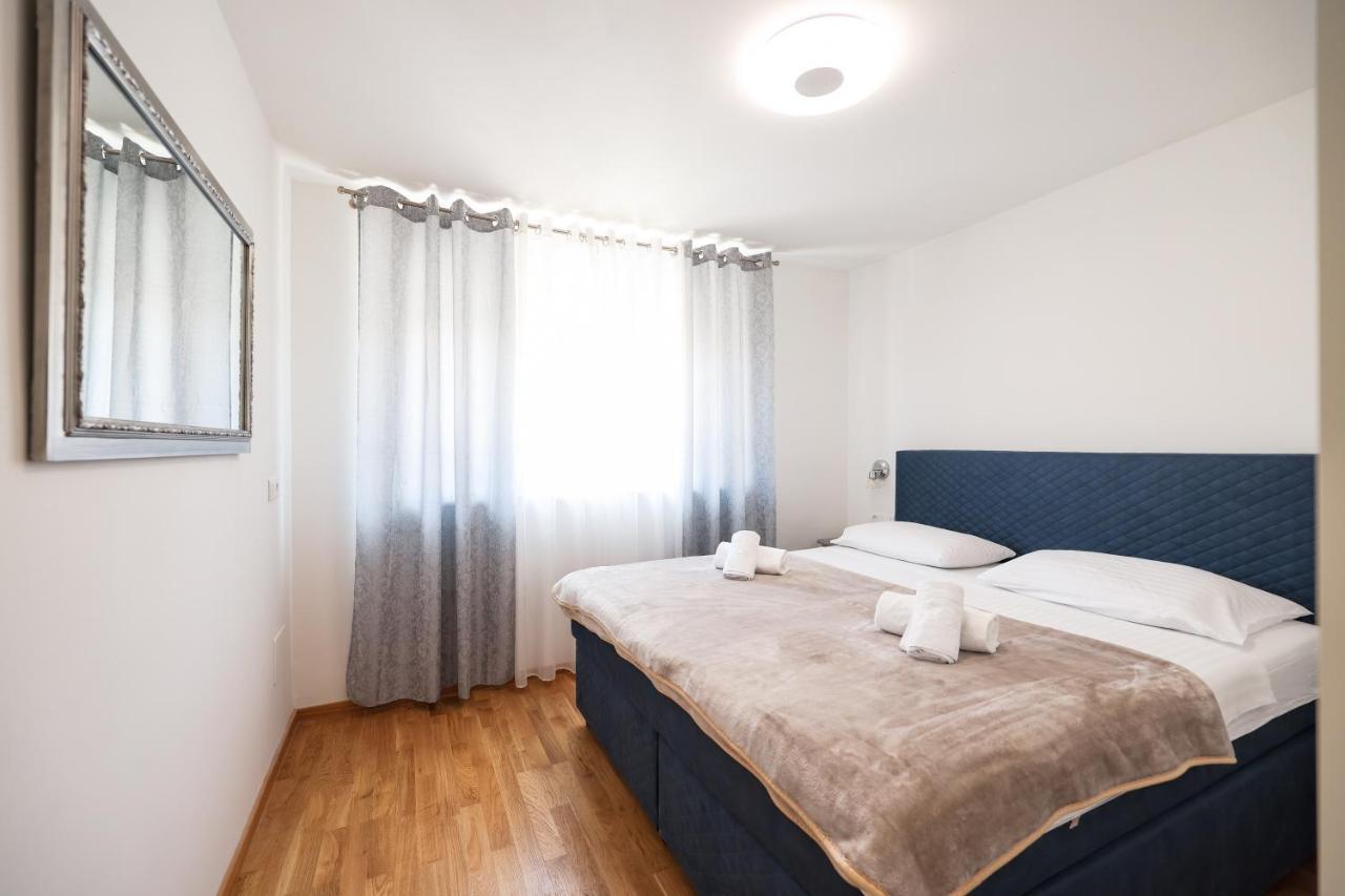 Two Bedroom Apartment With A Balcony Relja Zadar Bagian luar foto
