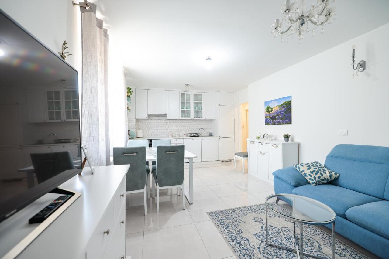 Two Bedroom Apartment With A Balcony Relja Zadar Bagian luar foto