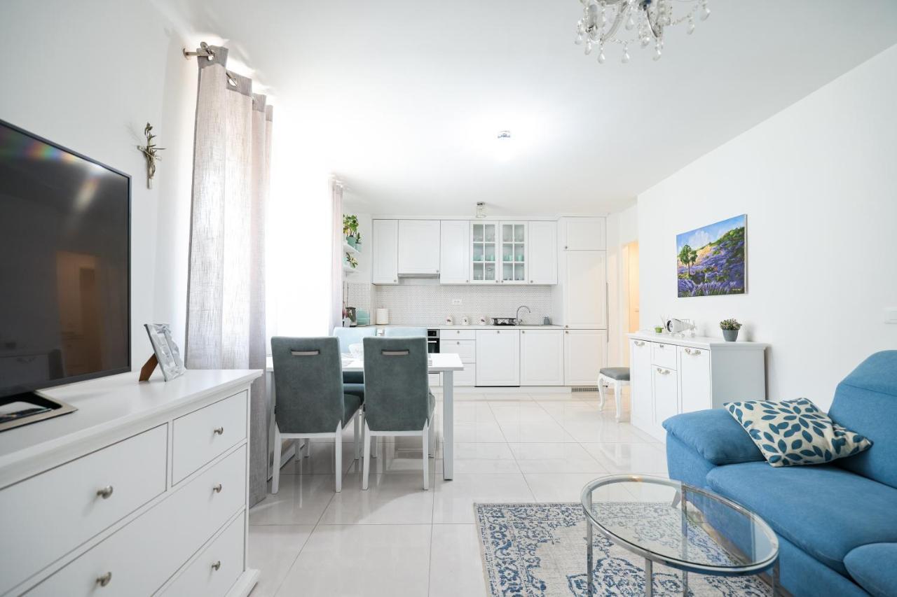 Two Bedroom Apartment With A Balcony Relja Zadar Bagian luar foto
