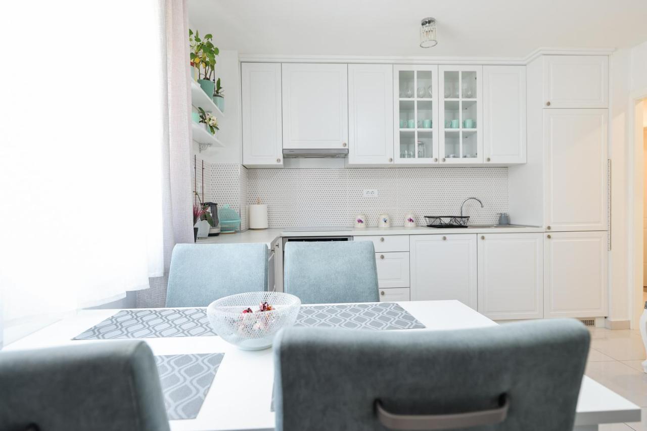 Two Bedroom Apartment With A Balcony Relja Zadar Bagian luar foto