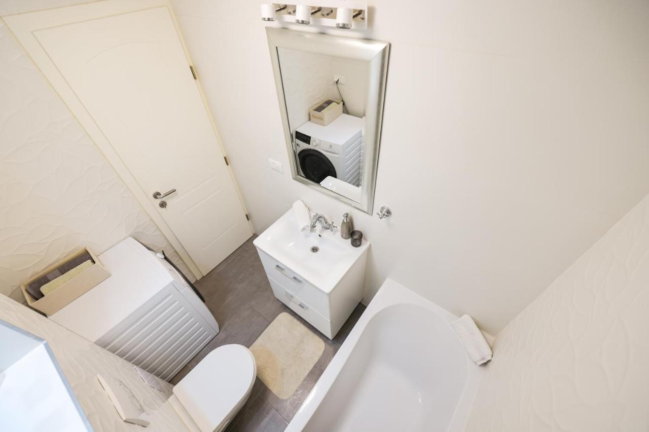 Two Bedroom Apartment With A Balcony Relja Zadar Bagian luar foto