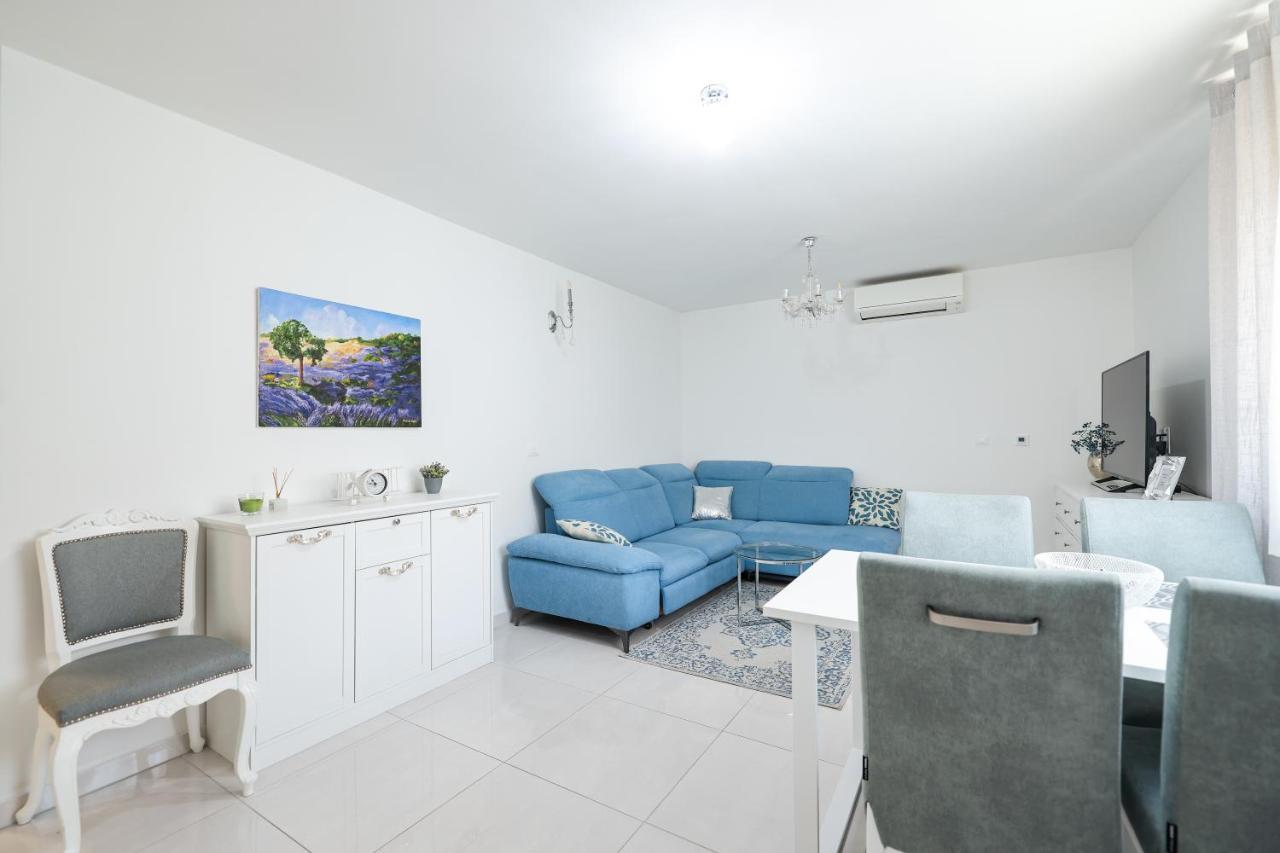 Two Bedroom Apartment With A Balcony Relja Zadar Bagian luar foto