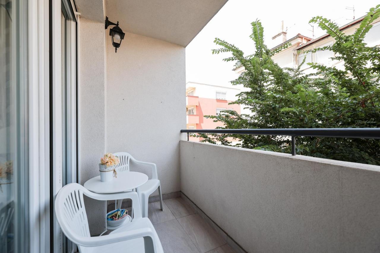 Two Bedroom Apartment With A Balcony Relja Zadar Bagian luar foto