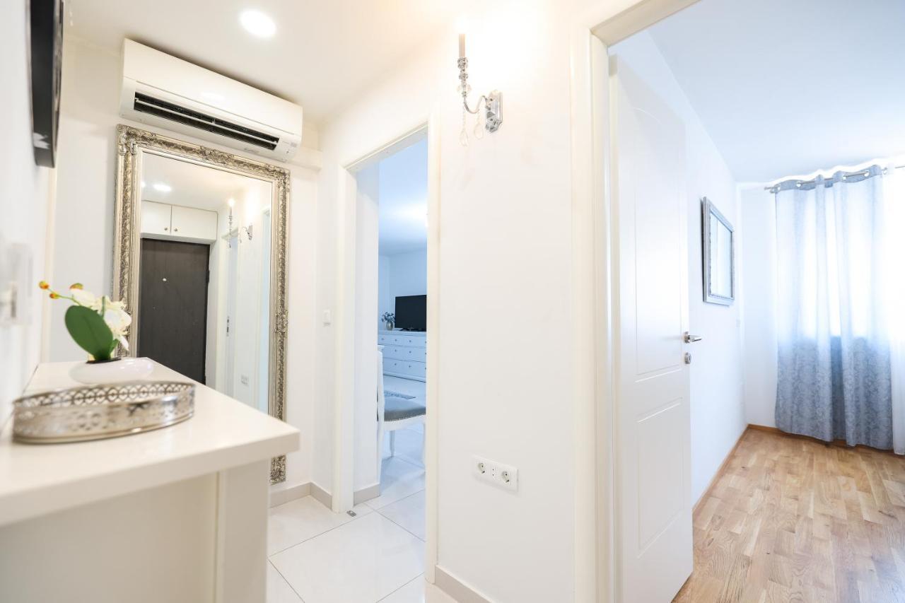 Two Bedroom Apartment With A Balcony Relja Zadar Bagian luar foto