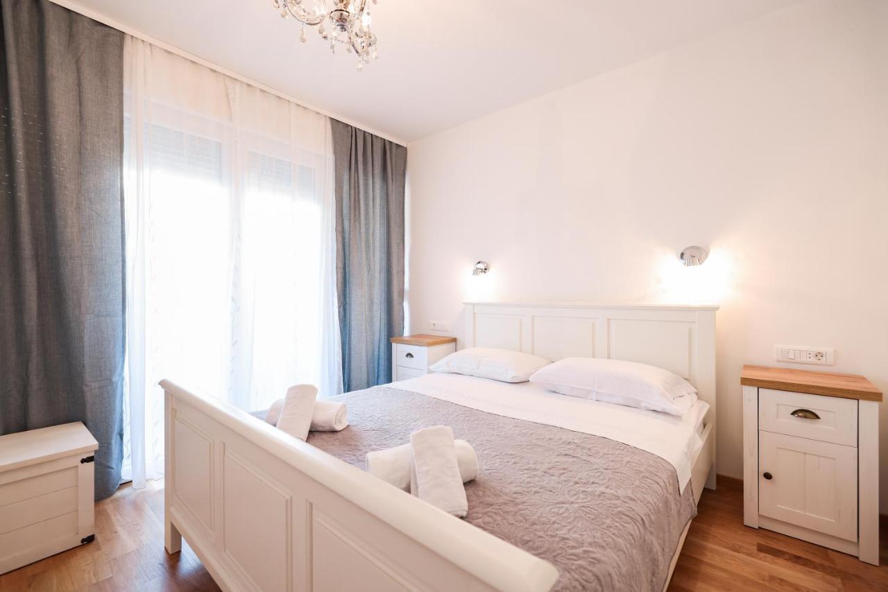 Two Bedroom Apartment With A Balcony Relja Zadar Bagian luar foto