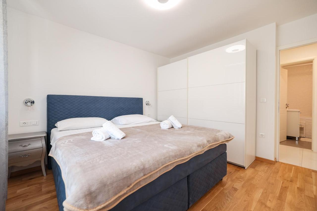 Two Bedroom Apartment With A Balcony Relja Zadar Bagian luar foto