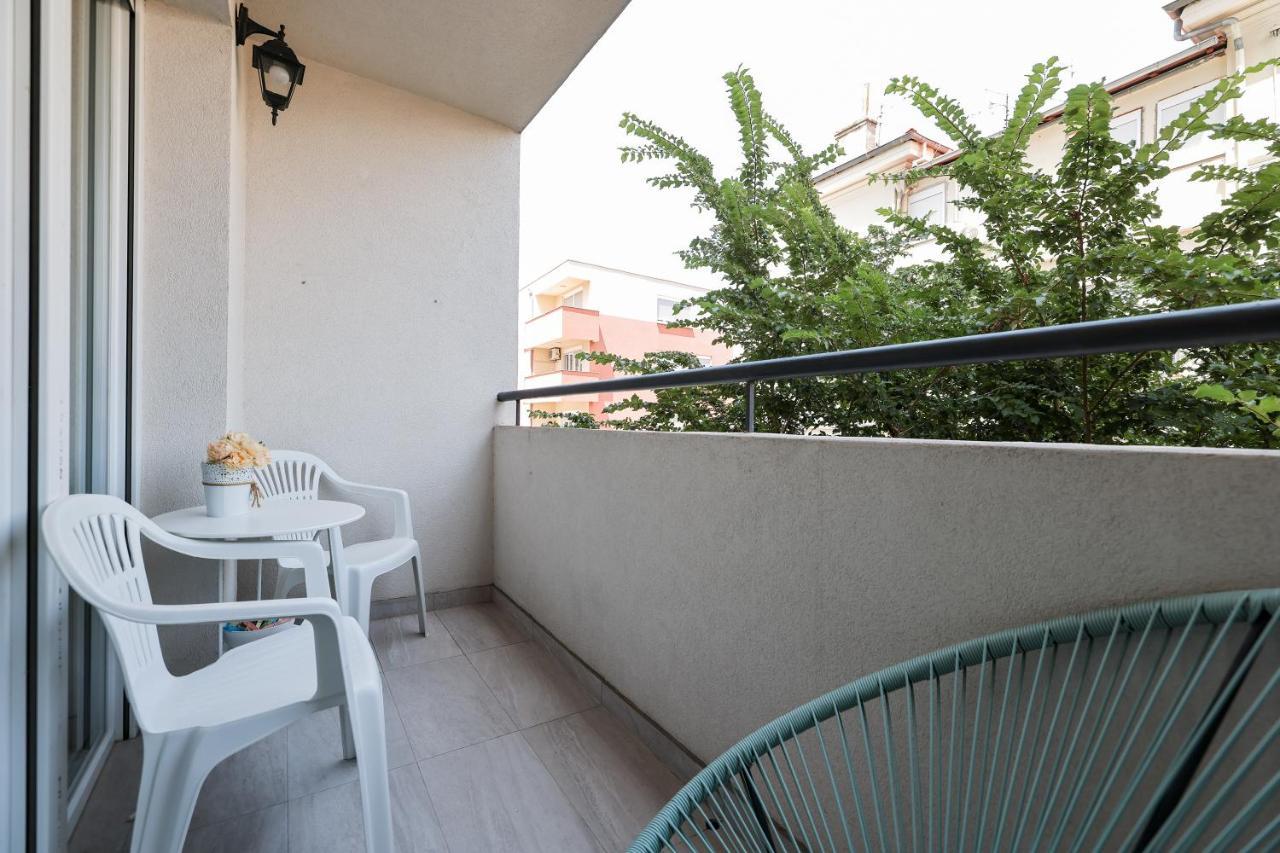 Two Bedroom Apartment With A Balcony Relja Zadar Bagian luar foto